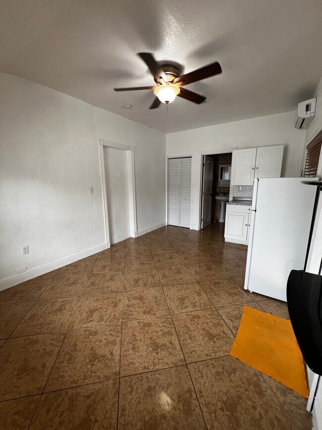 Foto del edificio - 1520 NW 81st St
