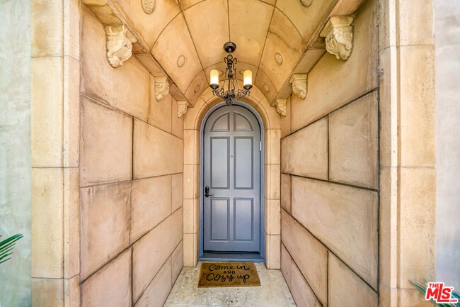 Foto del edificio - 14916 Hesby St