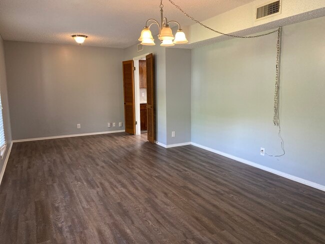 Building Photo - 301 Starbright Dr