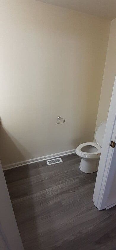 Photo - 832 W 38th St
