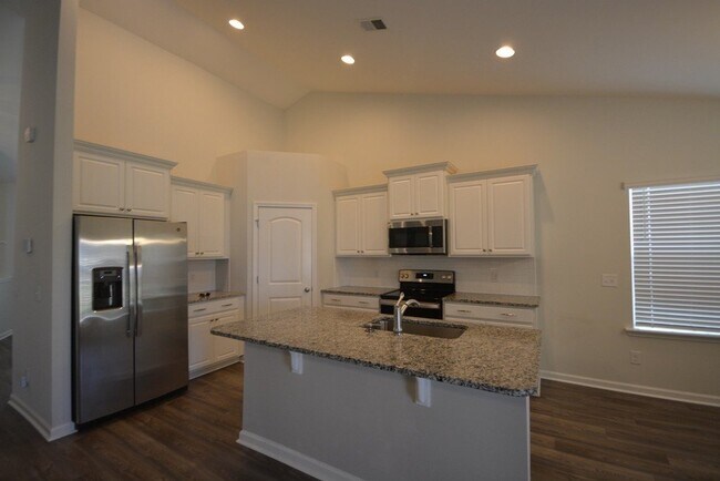 Building Photo - Lovely Home In Pooler