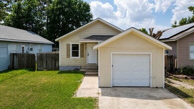Building Photo - 11919 Kingslake Forest Dr