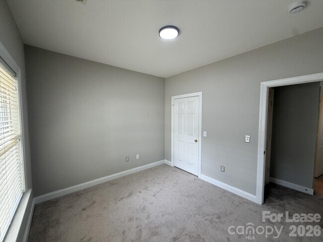 Building Photo - 21230 Hickory St