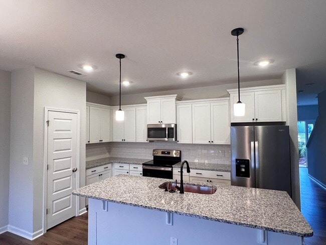 Building Photo - Enjoy this late 2023-built home with all t...
