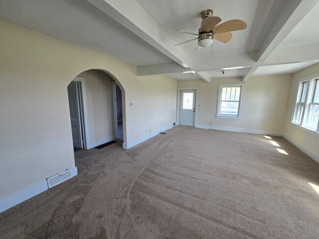 Foto del edificio - Large 4 Bedroom Farmhouse