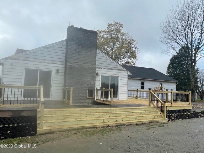 Foto del edificio - 154 Weatherwax Rd