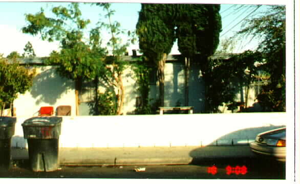 Primary Photo - 909-915 Easton St