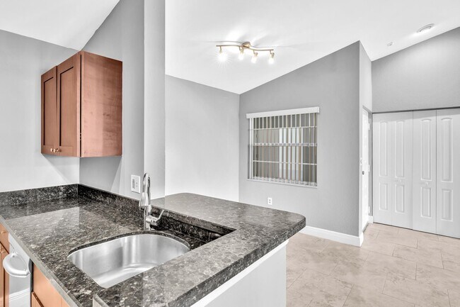 Foto del edificio - 2881 N Oakland Forest Dr