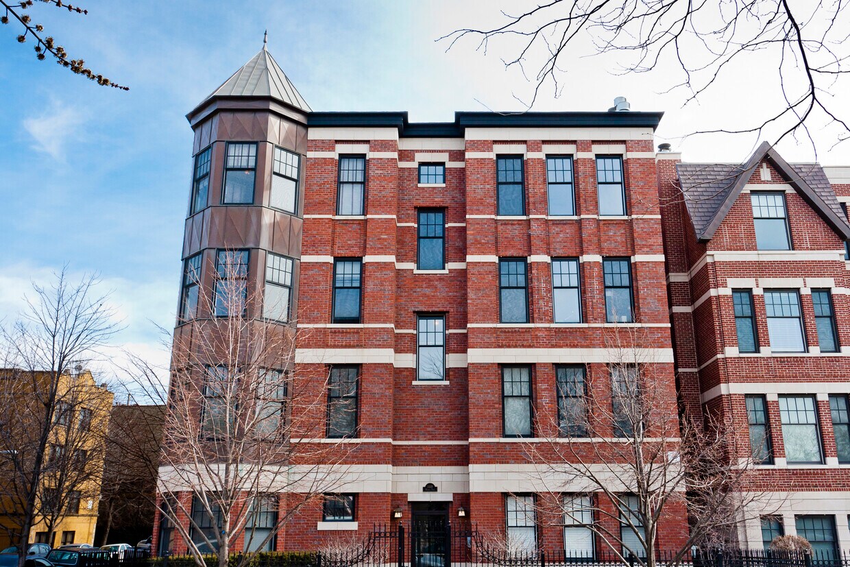 Primary Photo - 1449 N Wicker Park Ave