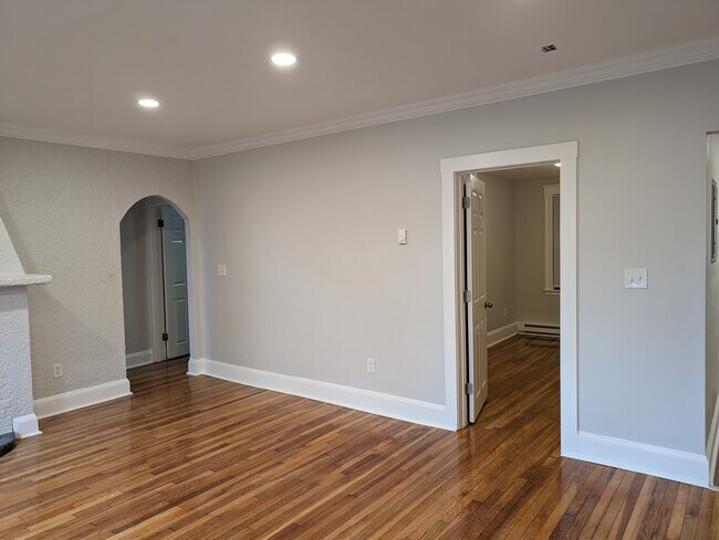 Building Photo - 720 Winthrop Ave