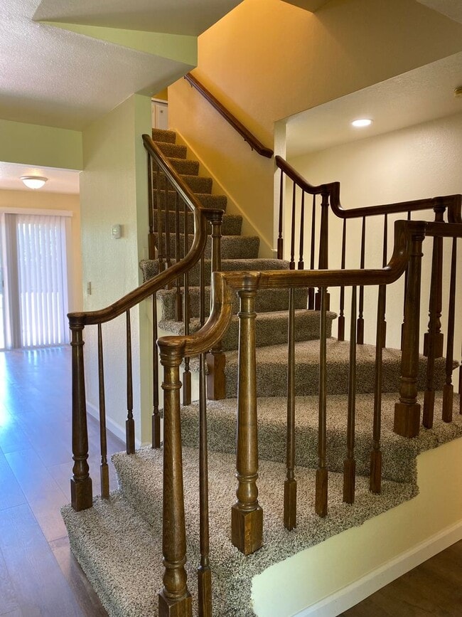 Foto del edificio - Coming Soon - Beautifully remodeled 5 bed/...