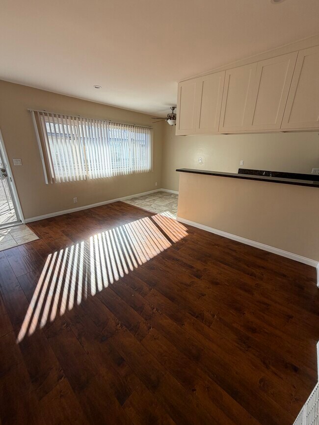 Foto del edificio - 15117 Budlong Ave