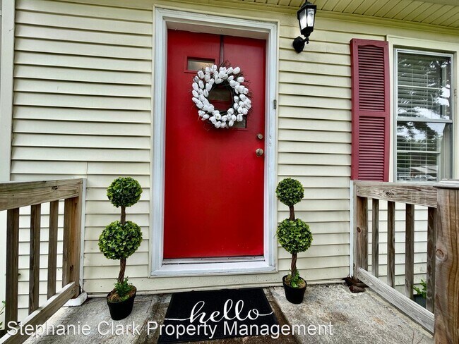 Foto del edificio - 3 br, 2 bath House - 5621 Larry Avenue