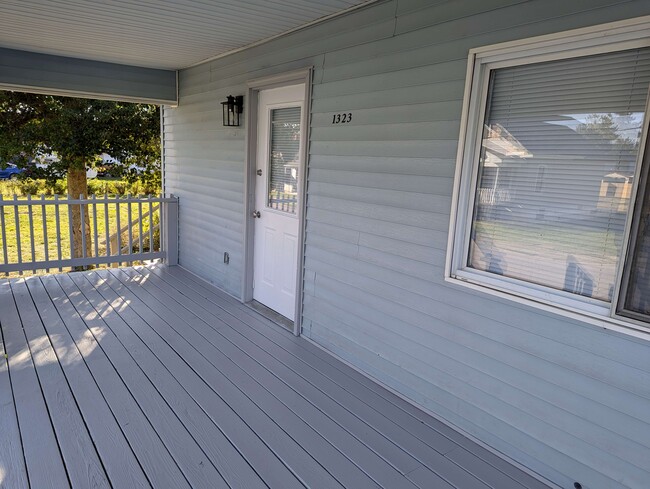 Foto del edificio - 1323 Oak St