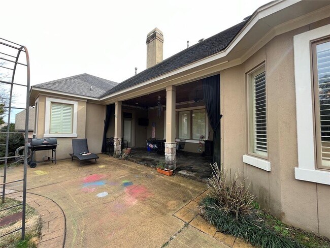 Building Photo - 6267 Henley Way