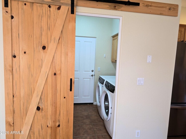 Building Photo - 600 E Desert Canyon Rd