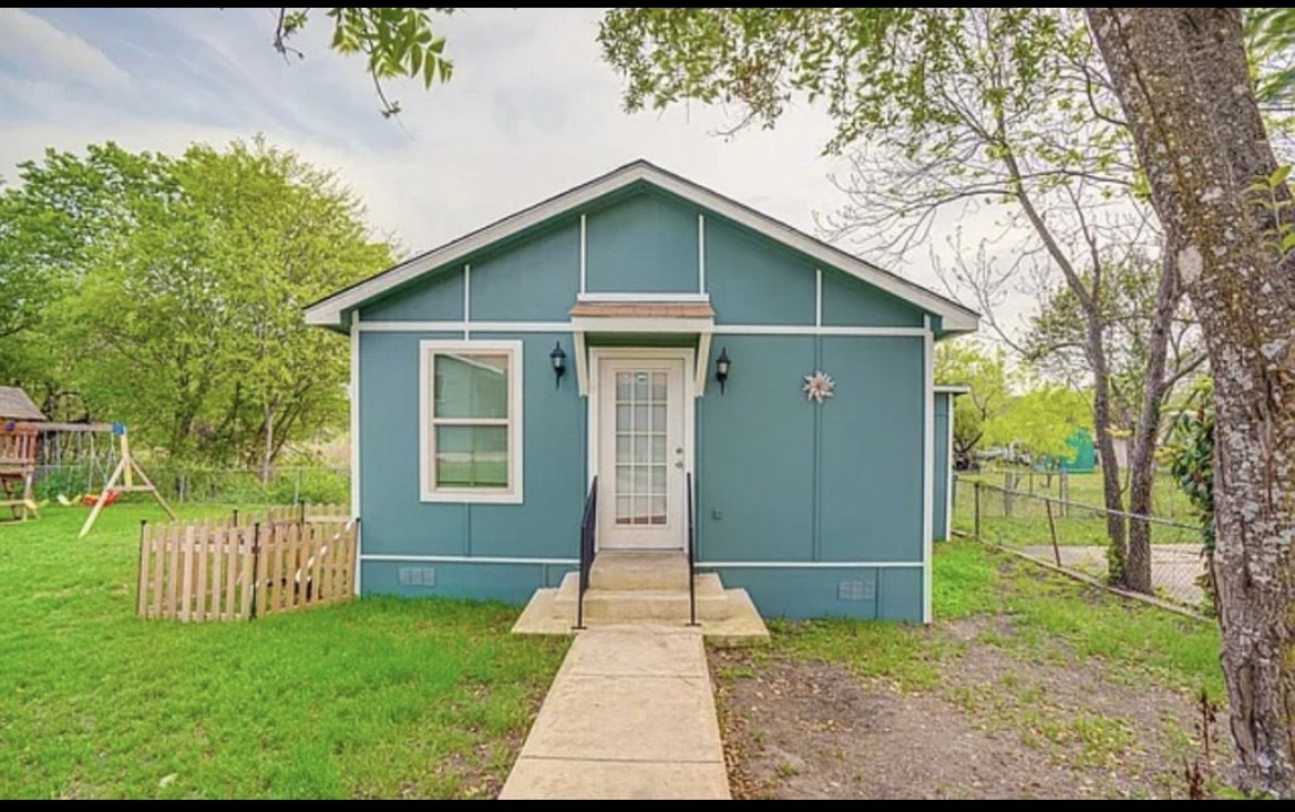 The Cozy Casita - 910 Sutton Dr