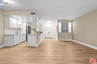 Building Photo - 1131 Alta Loma Rd