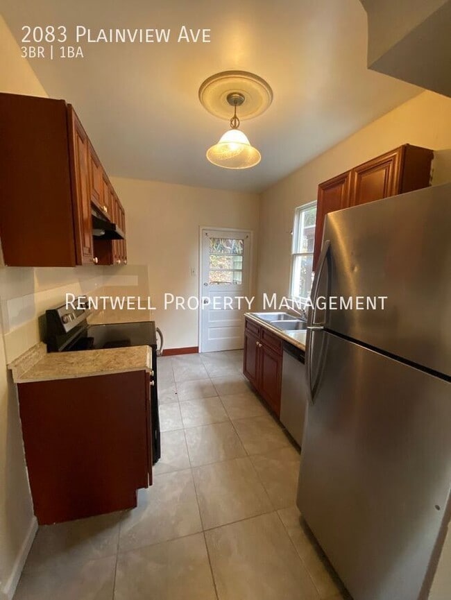 Building Photo - 2083 Plainview Ave