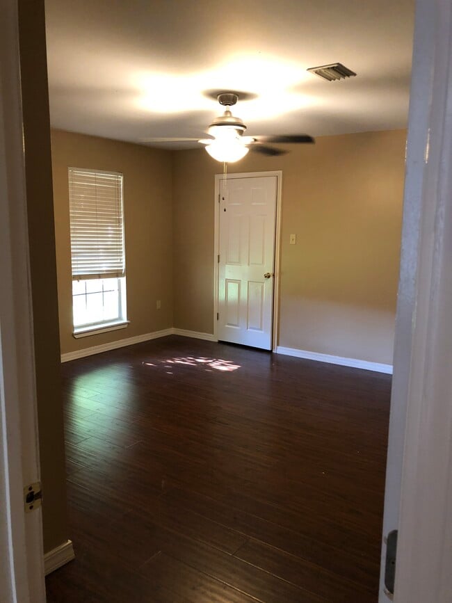 Building Photo - 2415 Morse Dr
