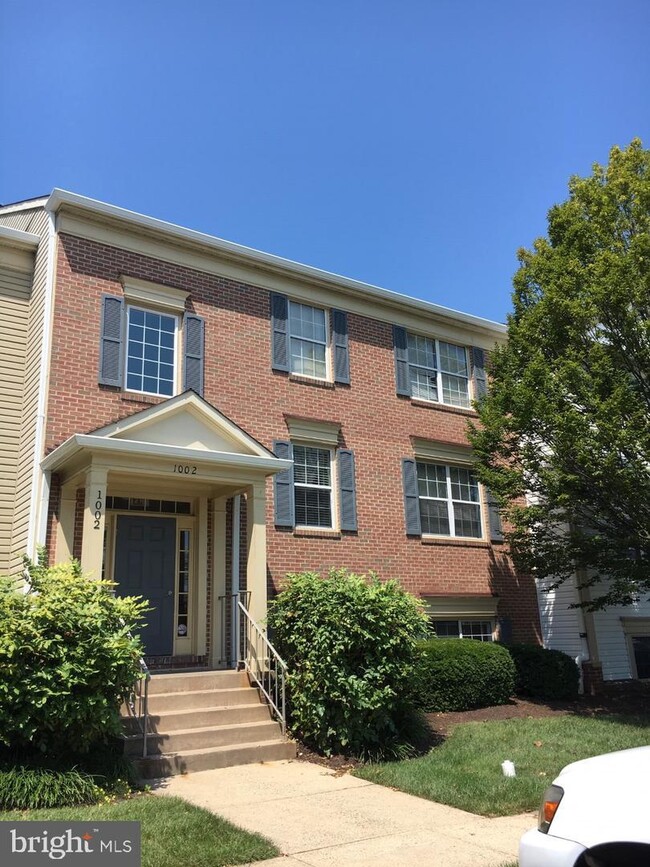 Front Entrance to building, Parking space is in front on the right. - 1002 Foxhunt Terrace NE