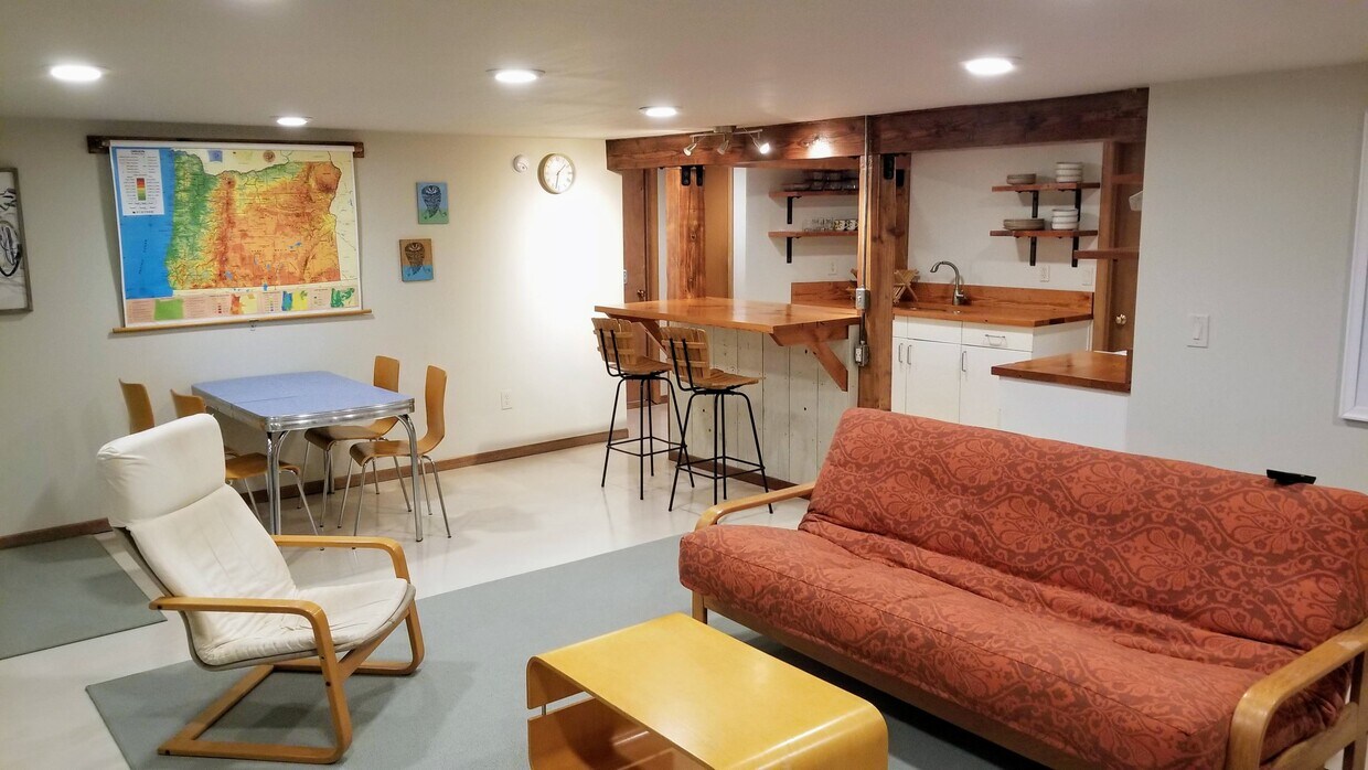 4309 SE Knapp St Unit B, Portland, OR 97206 Apartments in Portland