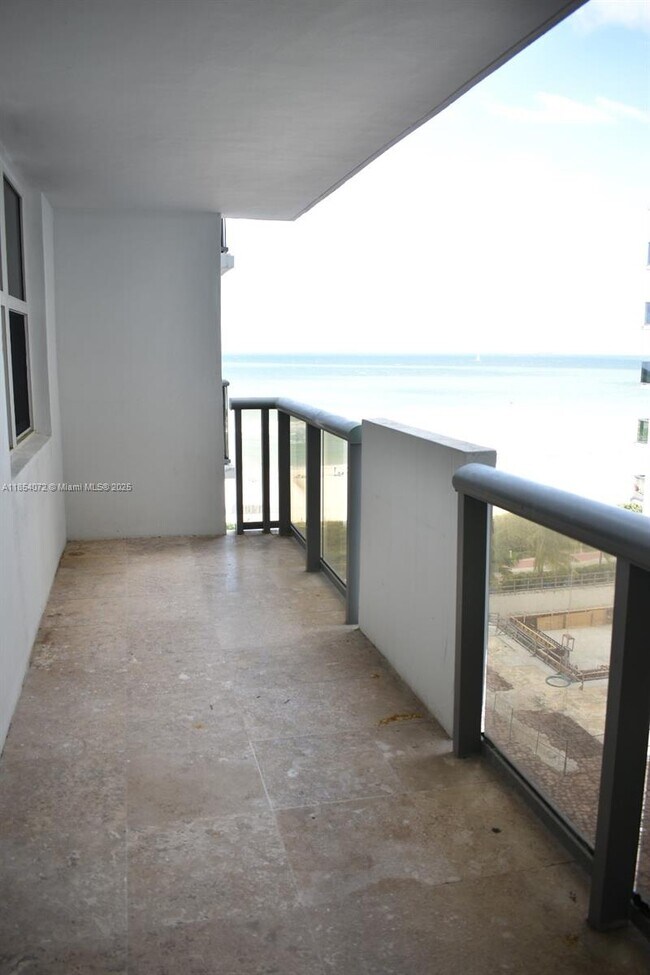 Building Photo - 6039 Collins Ave