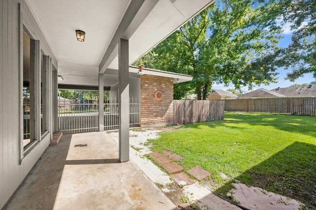 Foto del edificio - 14742 Sweetwood Ct