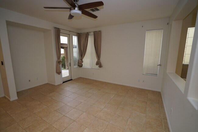 Building Photo - Creekside 3 Bedroom Rental Home in Valencia!