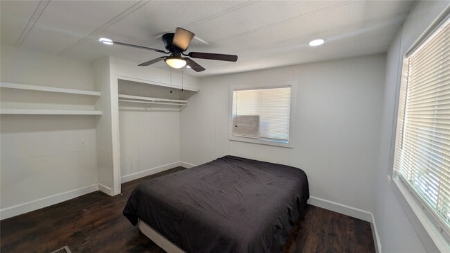 Building Photo - 266 Hunters Glen