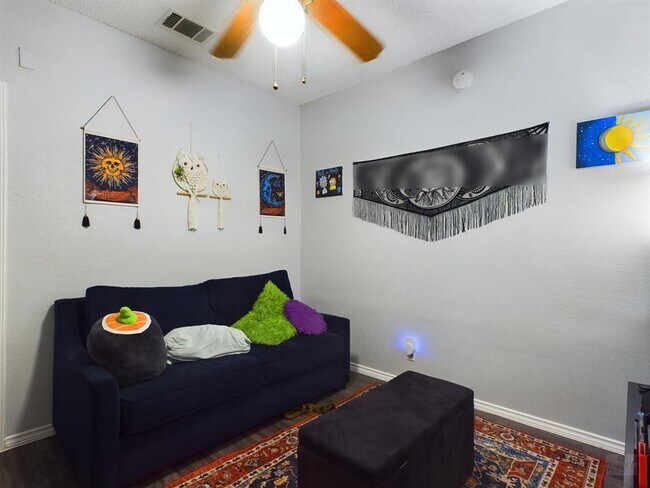 Foto del edificio - 706 W 22nd St