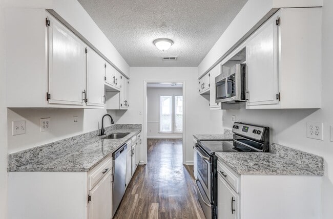 Foto del edificio - 1320 Fox Trace Dr