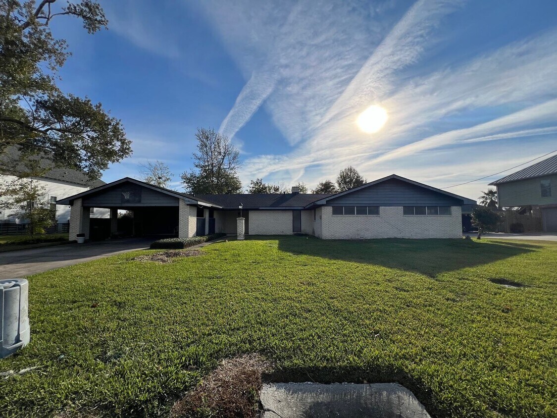Primary Photo - Home for Lease