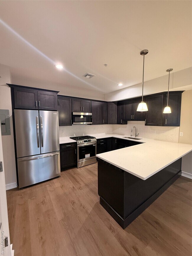 Building Photo - 122 Greenwich Ave