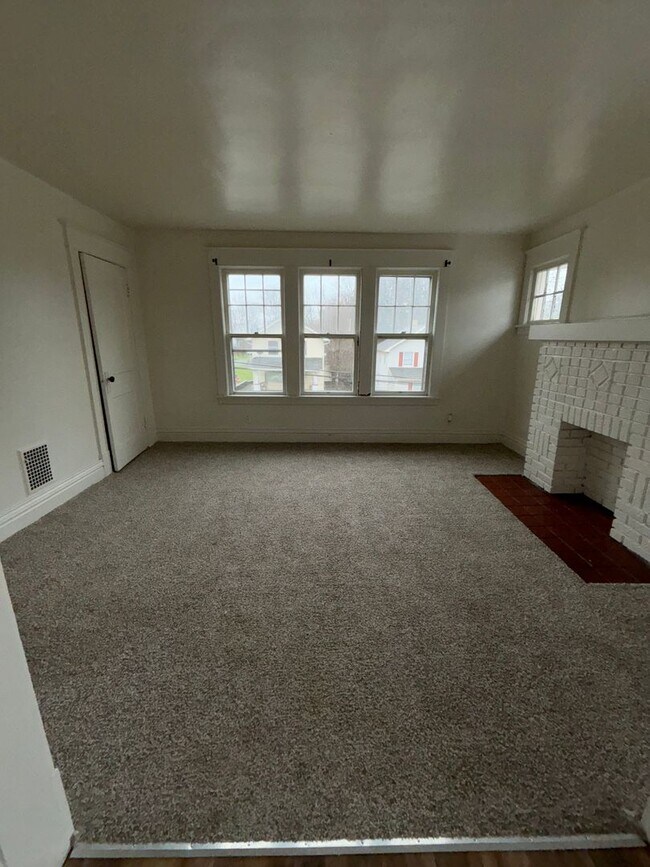 Foto del edificio - 512 E Hillcrest Ave