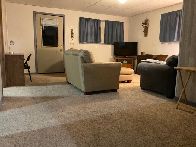 Foto del edificio - 16616 Irvine Ave NW