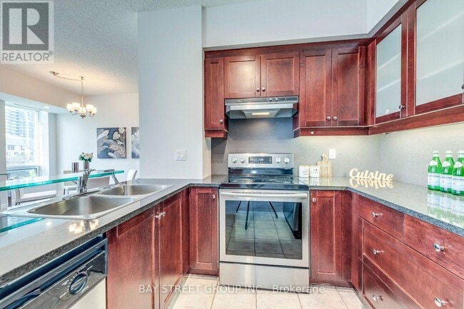 Building Photo - 500 Queens Quay W