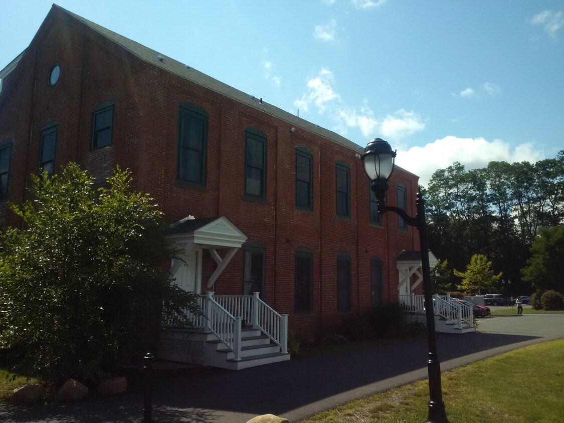 35 Mill St, Farmington, CT 06085 Townhome Rentals in Farmington CT