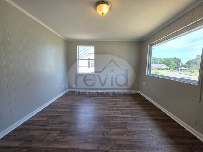 Building Photo - SECTION 8 ACCEPTED