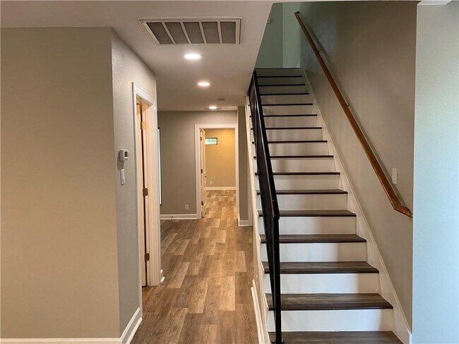 Foto del edificio - 1514 Betty Jo Dr