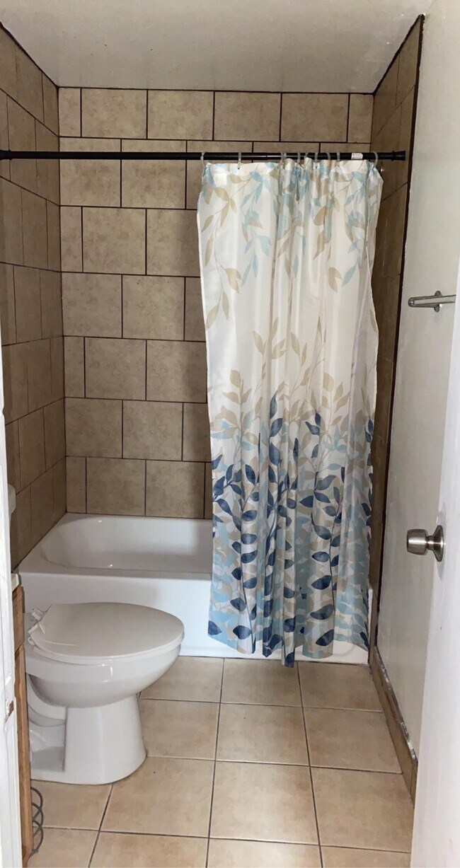 Bathroom - 930 Adams St
