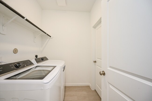 Building Photo - 6427 Seafoam Lake Dr