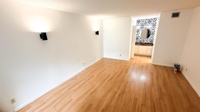 Foto del edificio - 6475 W Oakland Park Blvd