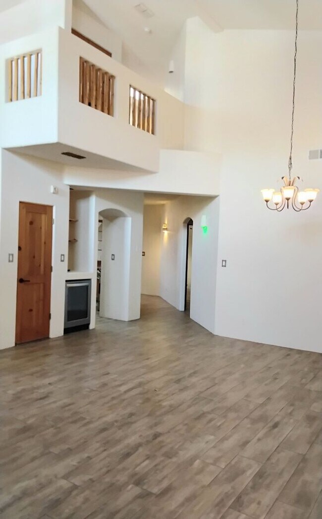 Building Photo - 4 bedroom 2.5 bath far NE Heights