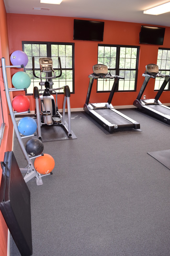 Fitness Center - Cove Lake Village Apartments