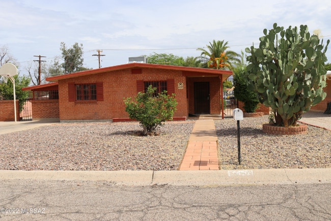Foto del edificio - 6139 E 2nd St