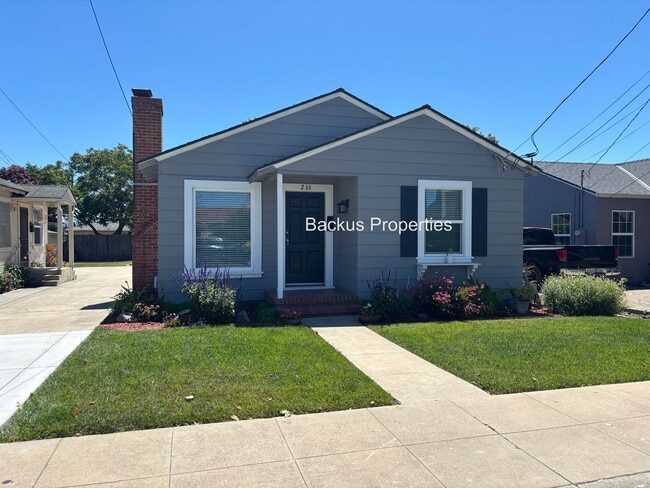 Foto del edificio - Newly remodeled cottage in South Salinas
