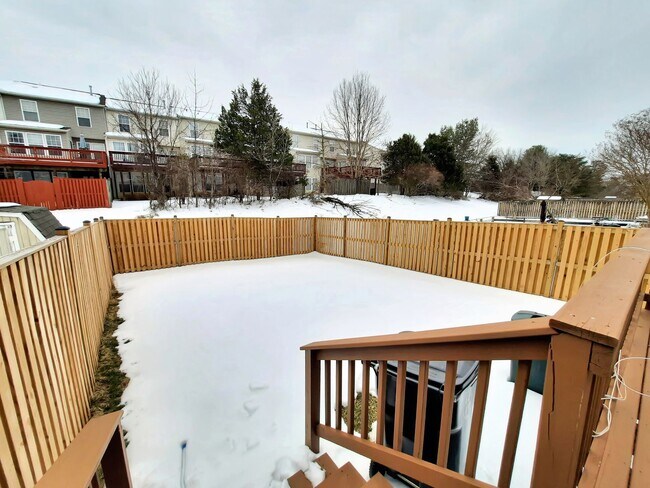 Building Photo - Spacious 3BR/2.5BA End-Unit TH in Windsor Mill + Move-In Special!