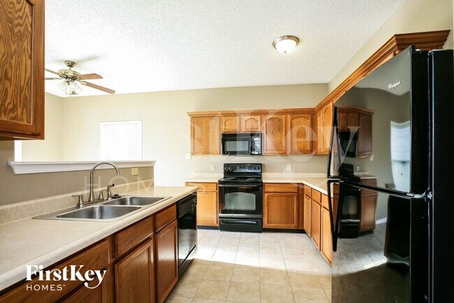 Foto del edificio - 6262 Looking Glass Ln