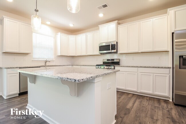 Building Photo - 402 Stonefence Dr